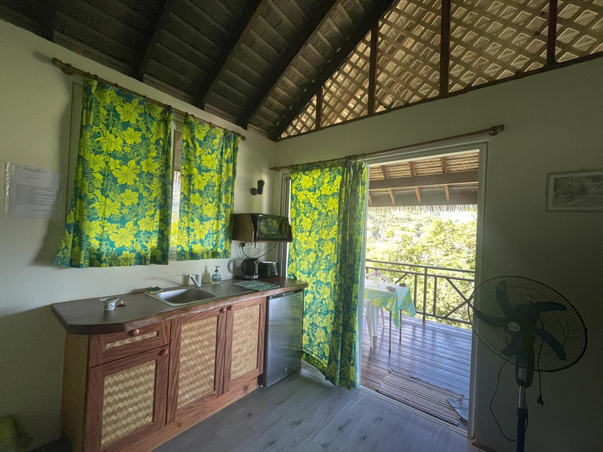 Fare Manutea Hotel Nuku Hiva Exterior photo